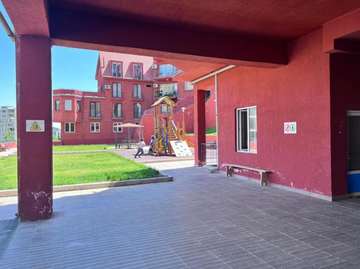Cozy Apartment In Vake Tbilisi ภายนอก รูปภาพ