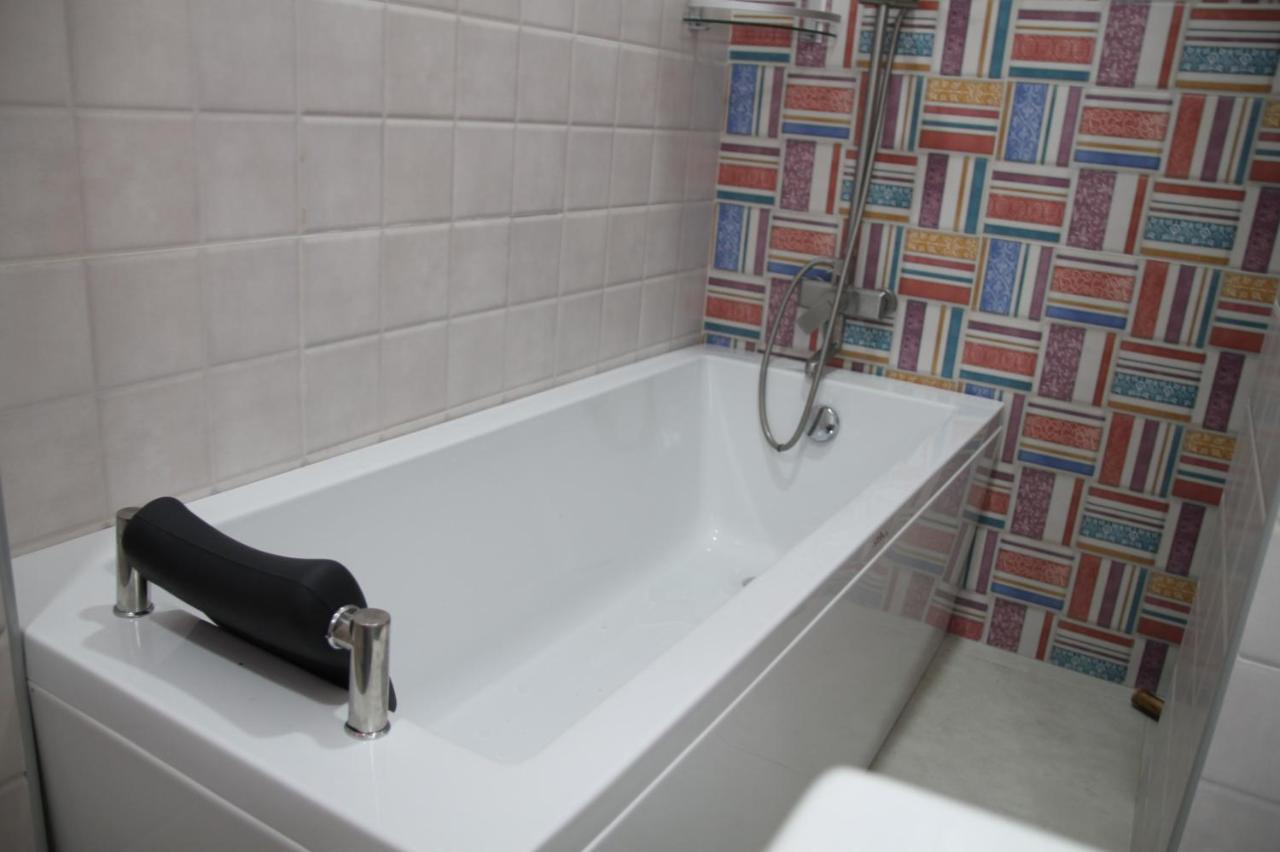 Cozy Apartment In Vake Tbilisi ภายนอก รูปภาพ